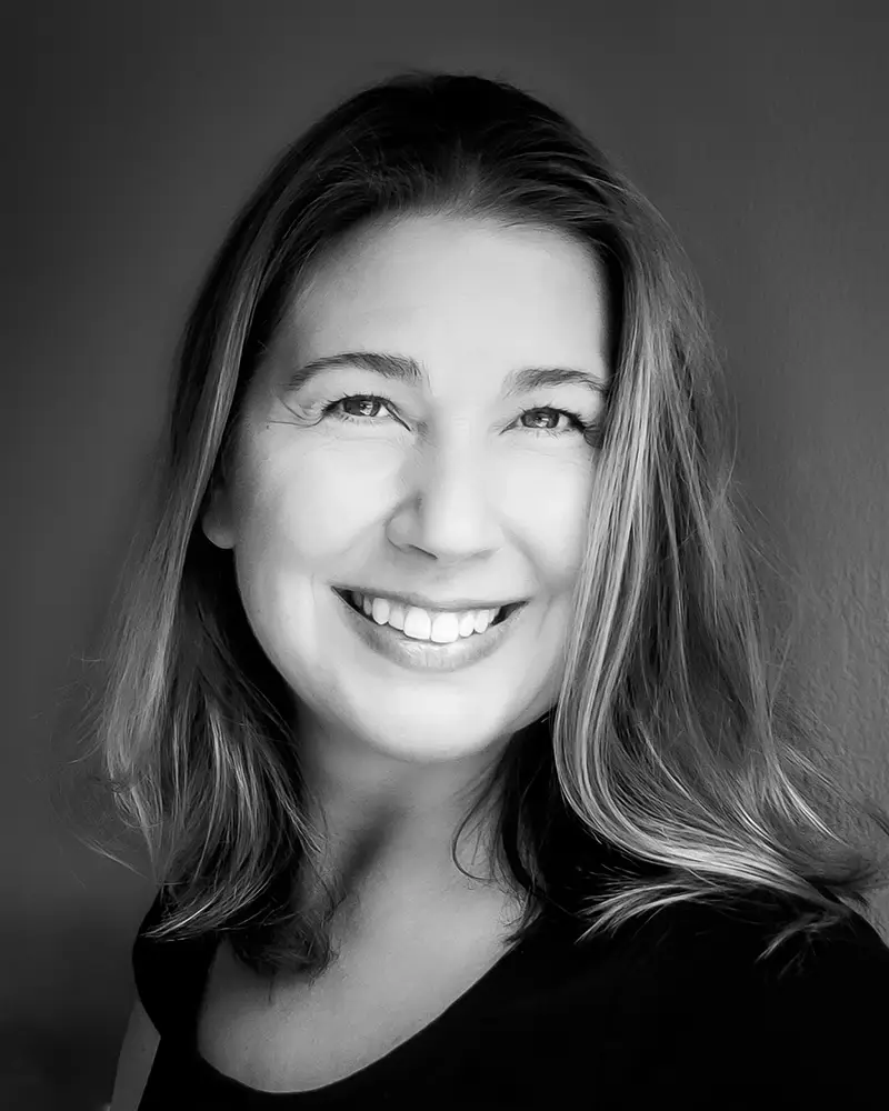 BW portrait of photographer Shelly Rivoli